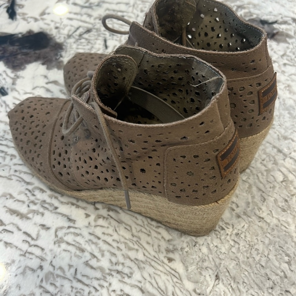 Size 8 - Toms Taupe Perforated Espadrille Wedge Heels